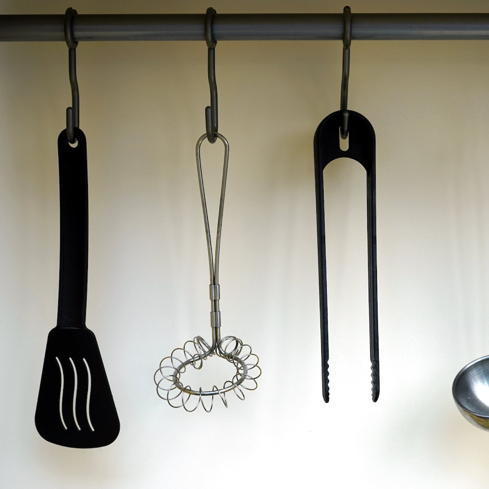 Utilización de equipos, utensilios y géneros para elaboraciones a la vista del cliente en restaurante